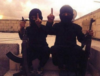 Μαρτυρίες που σοκάρουν! Πώς γίνεται το παιδομάζωμα από τους μαχητές του ISIS